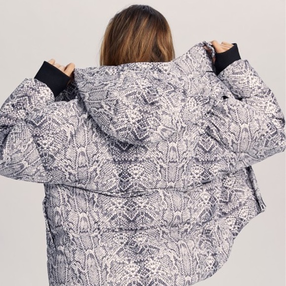 Varley Winter Jacket - Picture 6 of 11